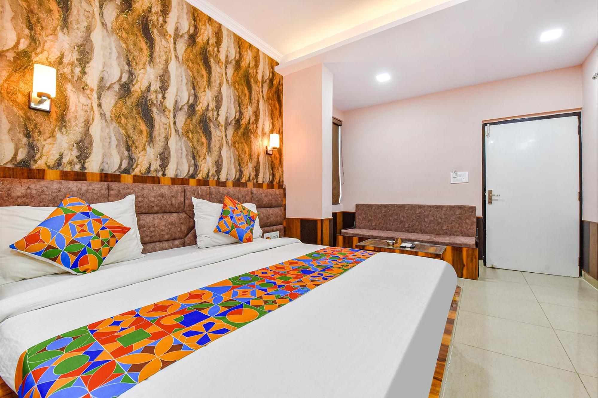Hotel Fabhotel Suryamani